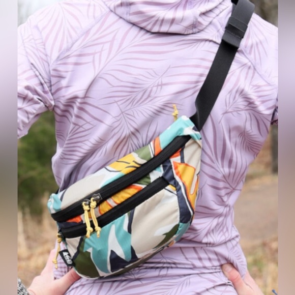REl Co-op Trail 2 Print Waist Pack with a unique Tropical leaf pattern - Picture 16 of 16